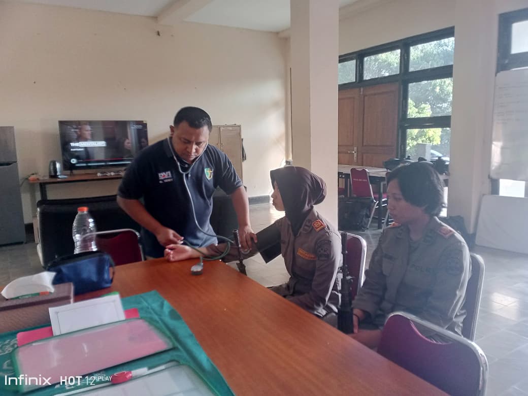 Kawal Fisik dan Kesehatan Pasis Akpol Angkatan 58, Tim Keslap RS Bhayangkara Lumajang Siaga Penuh di Pusdik Brimob